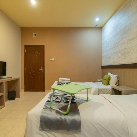 Urbanview Hotel Best Skip Palembang Eksteriør bilde